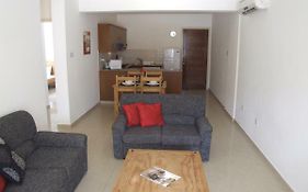 2 Bedroom Poolside Apartment E9